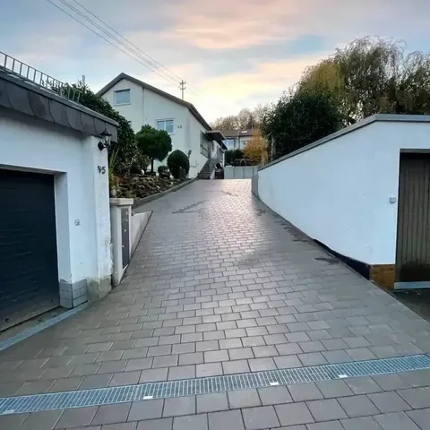 Neue Zufahrt am Wohnhaus